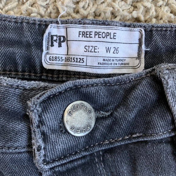 Free People size 26 gray raw hem jeans W27xL26 - Picture 2 of 3